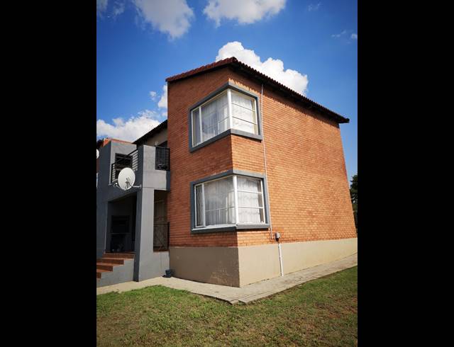 2 BEDROOM APARTMENT FOR SALE IN WILLOWBROOK